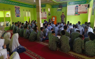 Kepala MTsN 9 Tanah Datar Sampaikan Arahan Persiapan dan Pelaksanaan TKA kepada 208 Siswa