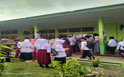 CALON SISWA BARU MTsN 9 TANAH DATAR MENDAFTAR ULANG SETELAH PENGUMUMAN HASIL TES
