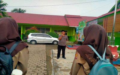 Kepala MTsN 9 Tanah Datar Berikan Arahan dan Motivasi Siswa Kelas IX di Hari Terakhir Ujian Madrasah