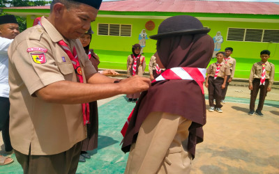 Plt,Kepala MTsN 9 Tanah Datar Buka kegiatan Perjusami dengan Pemasangan Tanda peserta