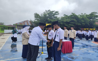 Plt Kepala MTsN 9 Tanah Datar Lantik Pengurus OSIM Periode 2026–2027
