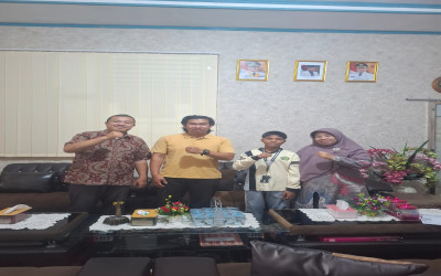 Kepala MTsN 9 Tanah Datar Lepas Maulana Alfarizi ke O2SN Tingkat Provinsi Sumatera Barat
