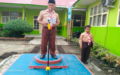 MTsN 9 Tanah Datar Melaksanakan Upacara Hari Pramuka Ke 64