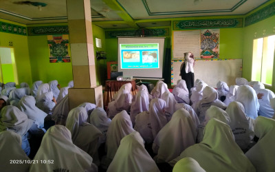 Siswa MTsN 9 Tanah Datar Ikuti Sosialisasi Kanker Serviks dari yayasan Kanker serviks Nasional