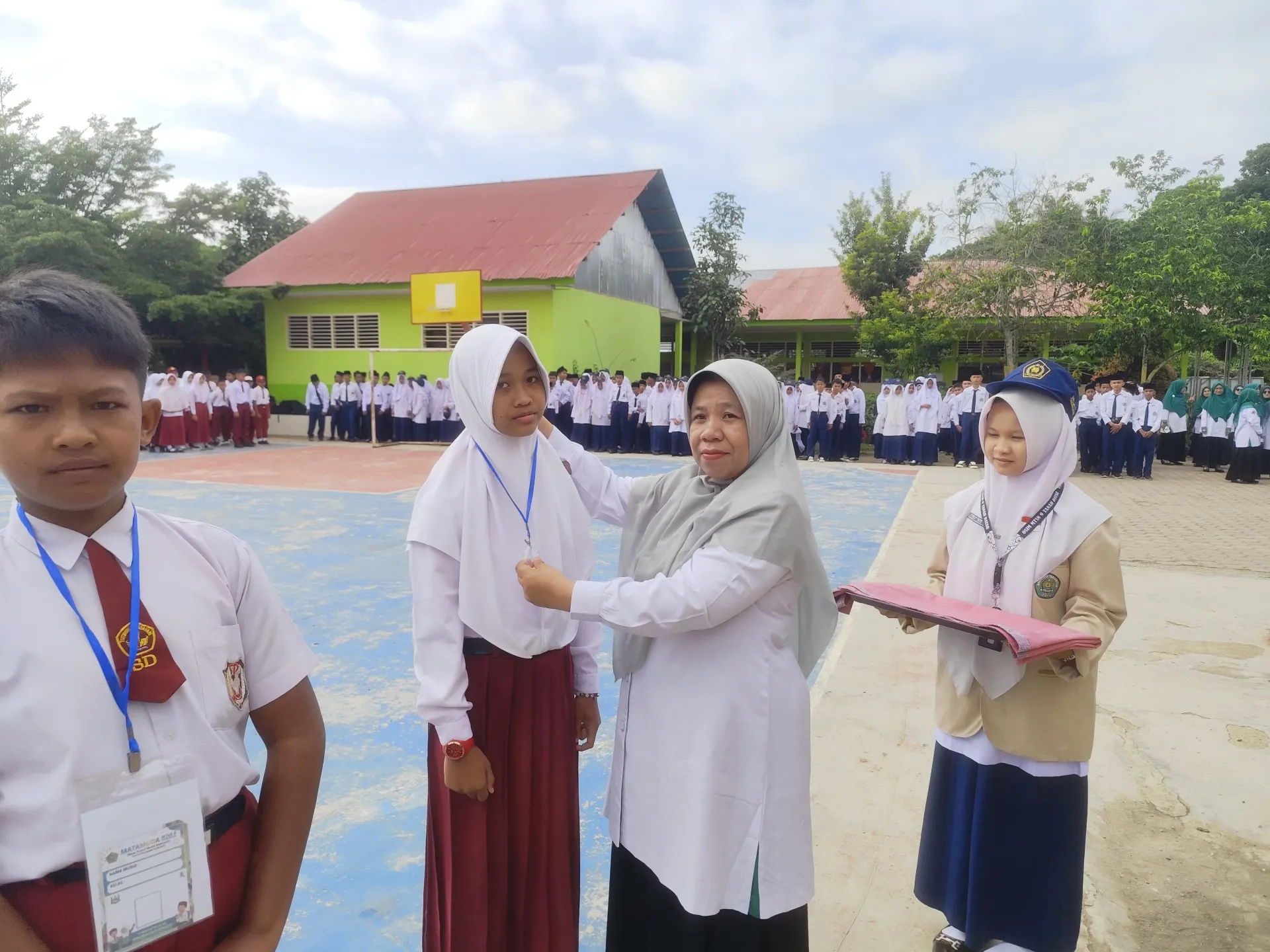 Upacara Bendera Awali Tahun Pelajaran Baru, Kepala MTsN 9 Tanah Datar Resmi Buka MATAMUDA 2026