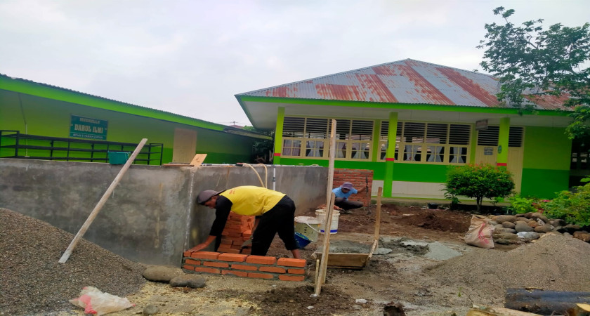 Kepala MTsN 9 Tanah Datar Berbenah Jelang Masuk Sekolah Pasca Ramadhan 1447 H